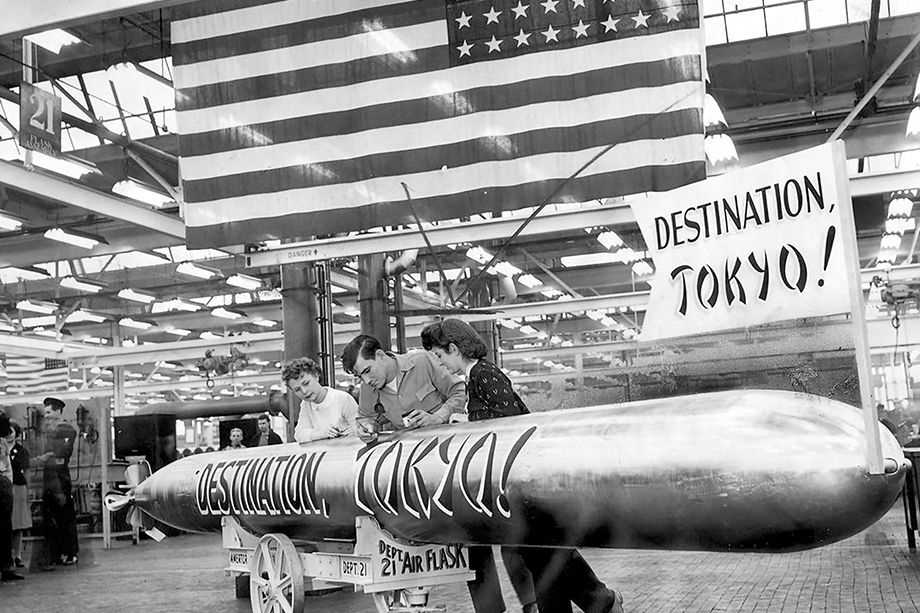 A submarine torpedo in a Chicago arms plant, 1944