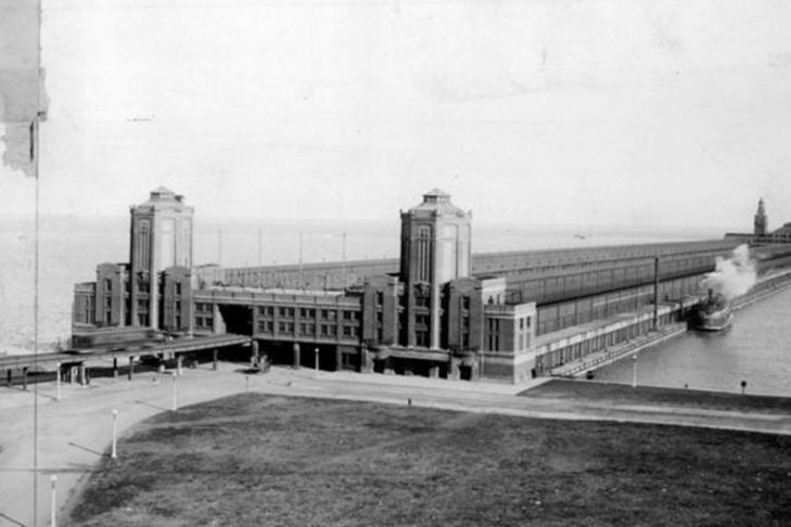 Chicago Municipal Pier, barracks and training center for Army and Navy during World War I